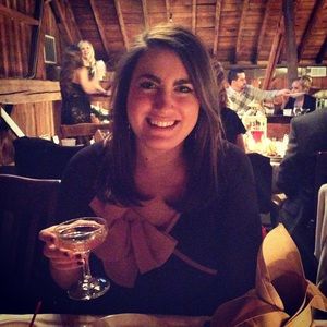 Meet your Posher, Elise